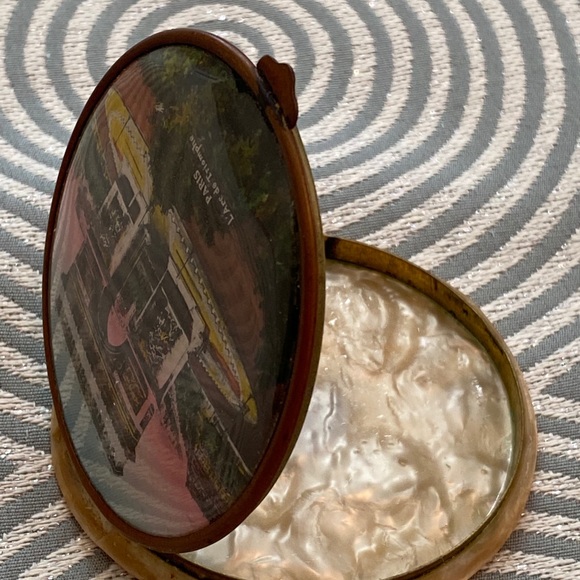 40’s Paris powder case - Picture 3 of 5